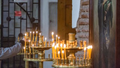 На днешния ден палим свещ за предпазване от злини и уроки