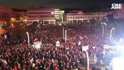 Хиляди души протестират в Сърбия и Черна гора
