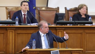 Скандал в пленарната зала: На 3 март или на 24 май да е националният ни празник