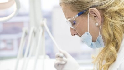 26 чиновници са били глобени, не носили маска на работното си място