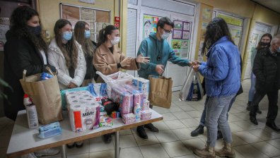 Ученици, учители и родители организираха кампания за набиране на хуманитарна помощ
