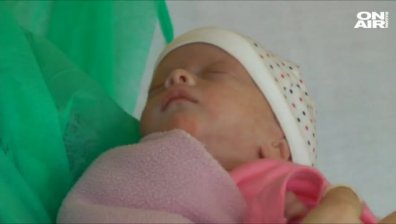 Чудо за Екатерина! Тя се ражда само 600 грама, но бургаски лекари я спасяват