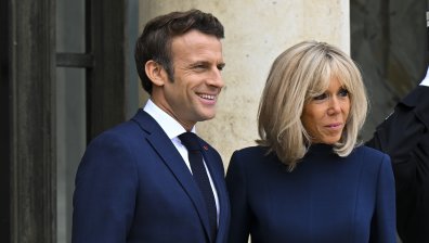 Френски съд: Брижит Макрон е жена, родила е и трите си деца