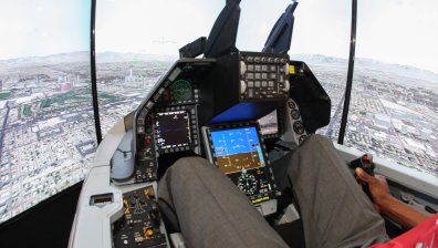 Представиха най-новия F - 16 чрез тренажор в София