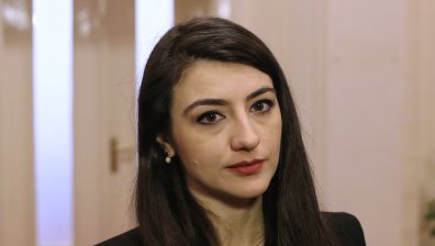 Лена Бориславова изведе малката Деа на разходка (+СНИМКА)