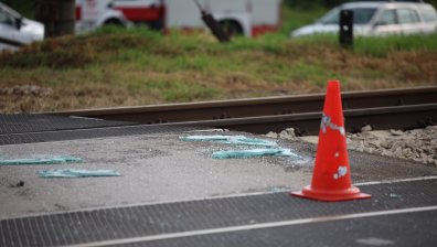 Влак удари кола на жп прелез в Добричко, има пострадали хора