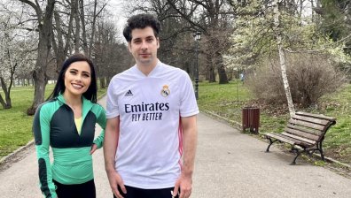 Атанас Пеканов обу маратонките за Петя Кертикова