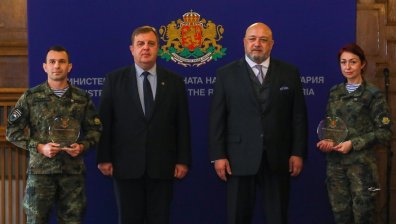 Кралев и Каракачанов наградиха най-добрите военнослужещи спортисти за 2020 г.