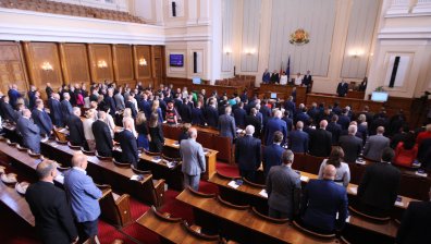 Горещ първи работен ден в НС: Взаимни нападки и депутати с оставки
