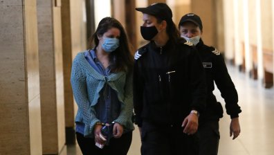 Майката на убитите деца в Сандански остава в ареста