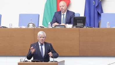 "Възраждане" иска оставката на Вътев. Петков: Предпочитам цената на олиото и месото да е по-ниска