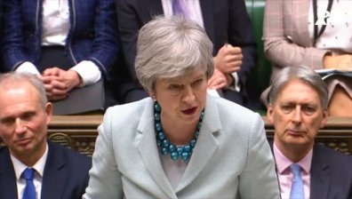 Тереза Мей загуби трима министри и важен вот за Brexit