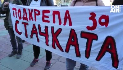 "В цяла България търсят сестри, а в Добрич ги съдят": Отложиха делото срещу стачкуващите медици