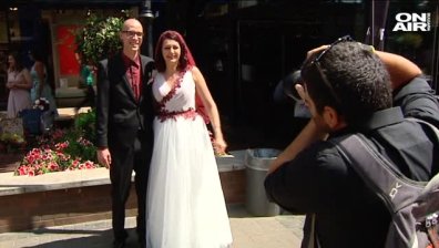 Венчаенето днес носи кола, къща и почивка - някои вярват, други не...