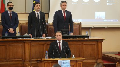 Първа промяна в кабинета "Петков", имаме нов военен министър