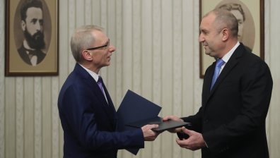 Премиерът: Президентът не трябва да има еднолична власт, няма да гоним "Лукойл" от пазара