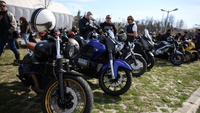 Стотици се включиха в най-масовото каране на мотори в София