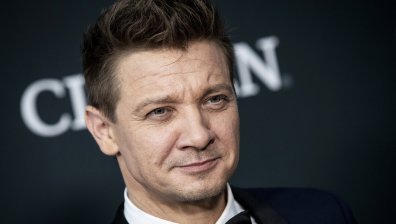 Оперираха звездата от Marvel Джеръми Ренър, състоянието му остава критично