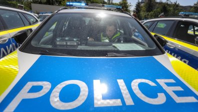 40-50 души нападнаха две патрулки в Мъглиж