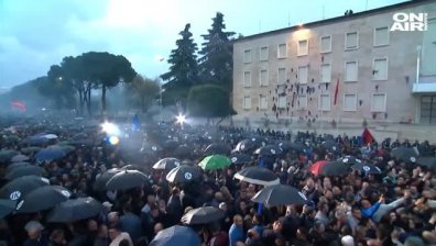 Масов протест в Албания поиска оставката на премиера Еди Рама