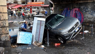 Наводнения парализираха Италия и взеха жертва