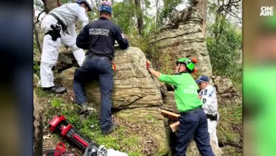 Жена вися с главата надолу 7 часа, заклещена под 500-килограмов камък в Австралия