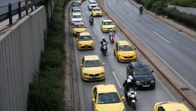Таксита блокират Атина, ще возят пътници само до болниците