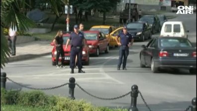 Петрич не спира да протестира срещу шофьора, помел 3 деца