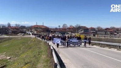 Жители на Трилистник на протест: Бойкотираме изборите, ако не почистят коритото, ще се издавим