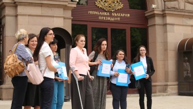 Внасят над 90 000 подписа в Президентството "за" нова детска болница