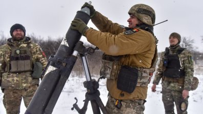 Великобритания доставя на Украйна снаряди с уран, способни да унищожават танкове