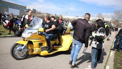 Скорост в кръвта, добро настроение и музика: Дадоха старт на новия мотосезон 