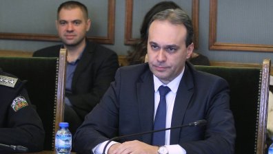 Заков: Няма как да изпратим оръжия на Украйна, но това не значи, че подкрепяме Путин