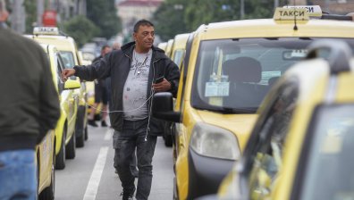 Такситата и в София, и във Велико Търново протестираха срещу високите цени