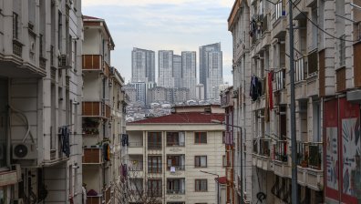 След земетресението в Турция: Гонят с SMS оцелели от здравите им домове