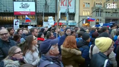 Хиляди словаци отбелязаха година от убийството на журналиста Ян Куциак