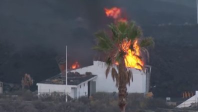 Лавата от вулкана Кумбре Виеха погълна завод (+ВИДЕО)