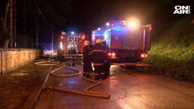 Пожар "погълна" покрива на старата митрополия във Велико Търново