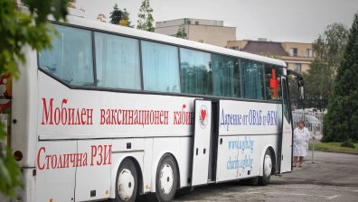 Откриха академичната година в УНСС с мобилен ваксинационен пункт срещу Ковид-19