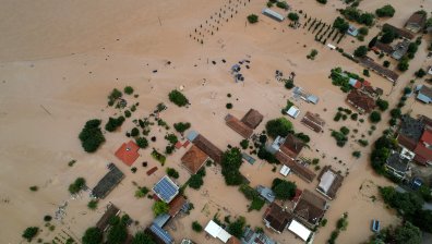 Гърция отвисоко: Виждат се само покриви и издавени животни (+ВИДЕО)
