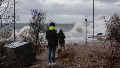 Гърция е в плен на дъждовете, остров Корфу остана без ток
