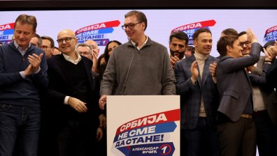 Партията на Вучич печели мнозинство на изборите 2 в 1 в Сърбия
