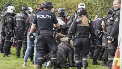 Протестиращи атакуваха посолството на Иран в Осло, над 90 са задържаните