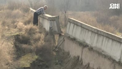 Разруши се предпазната дига на река Чая, няма опасност за хората