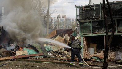 Двама души загинаха при руски обстрел в Донецка област