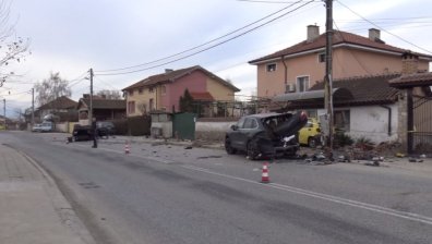 22-годишно момиче заби кола в стълб на кръстовище в Пловдив