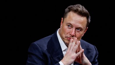 Илън Мъск опитва да спаси позицията си в Tesla с акции за $29 млрд.