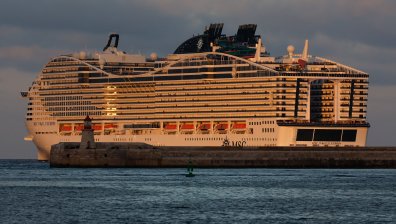 Какво се случва с българите, блокирани на крузните кораби в Близкия изток