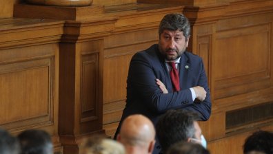 Настроенията в парламента: Как реагират партиите относно консултациите?