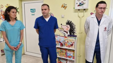 Лекари от ИСУЛ спасиха 8-месечно бебе, глътнало част от играчка